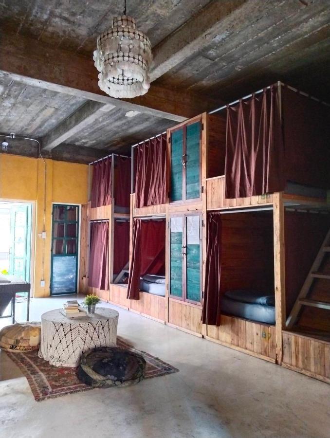 Time Sabai 32 Hostel Банкок Екстериор снимка